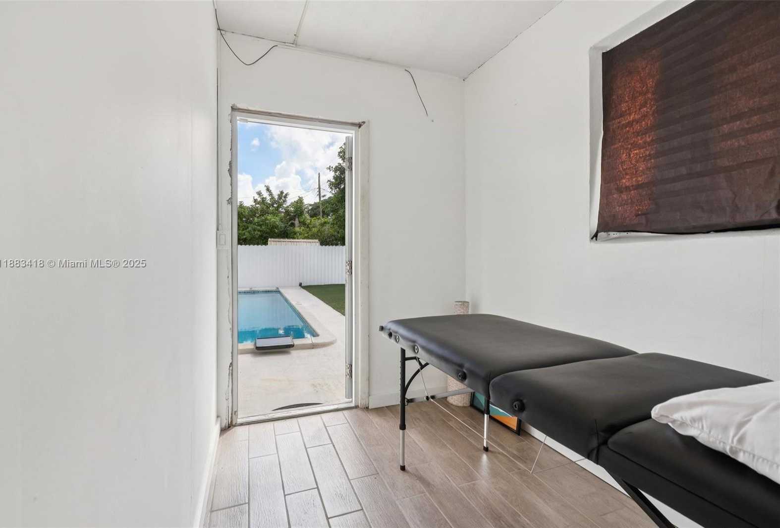 Small Image of 7952 SHALIMAR ST, Miramar Number 39
