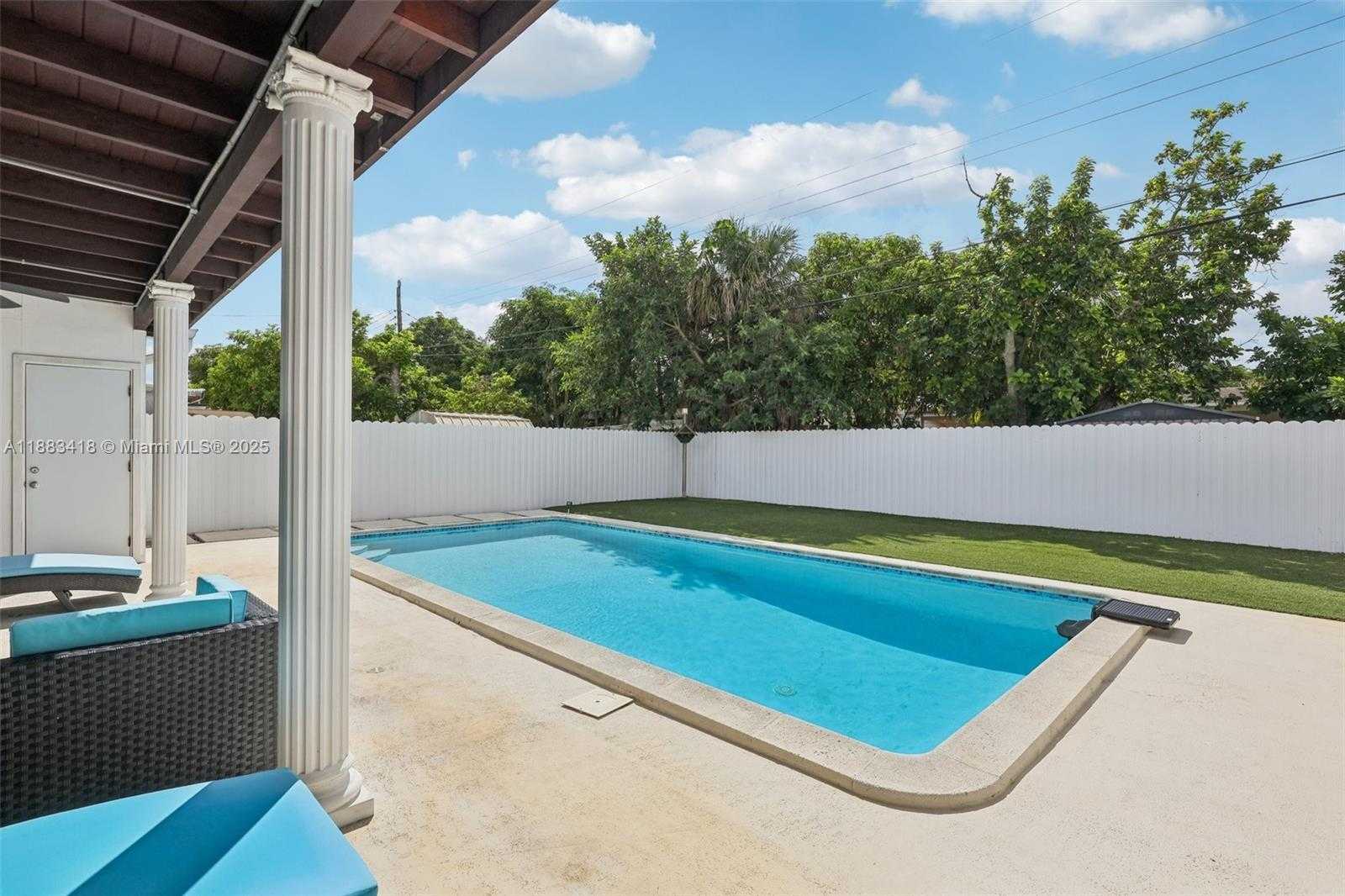 Small Image of 7952 SHALIMAR ST, Miramar Number 4