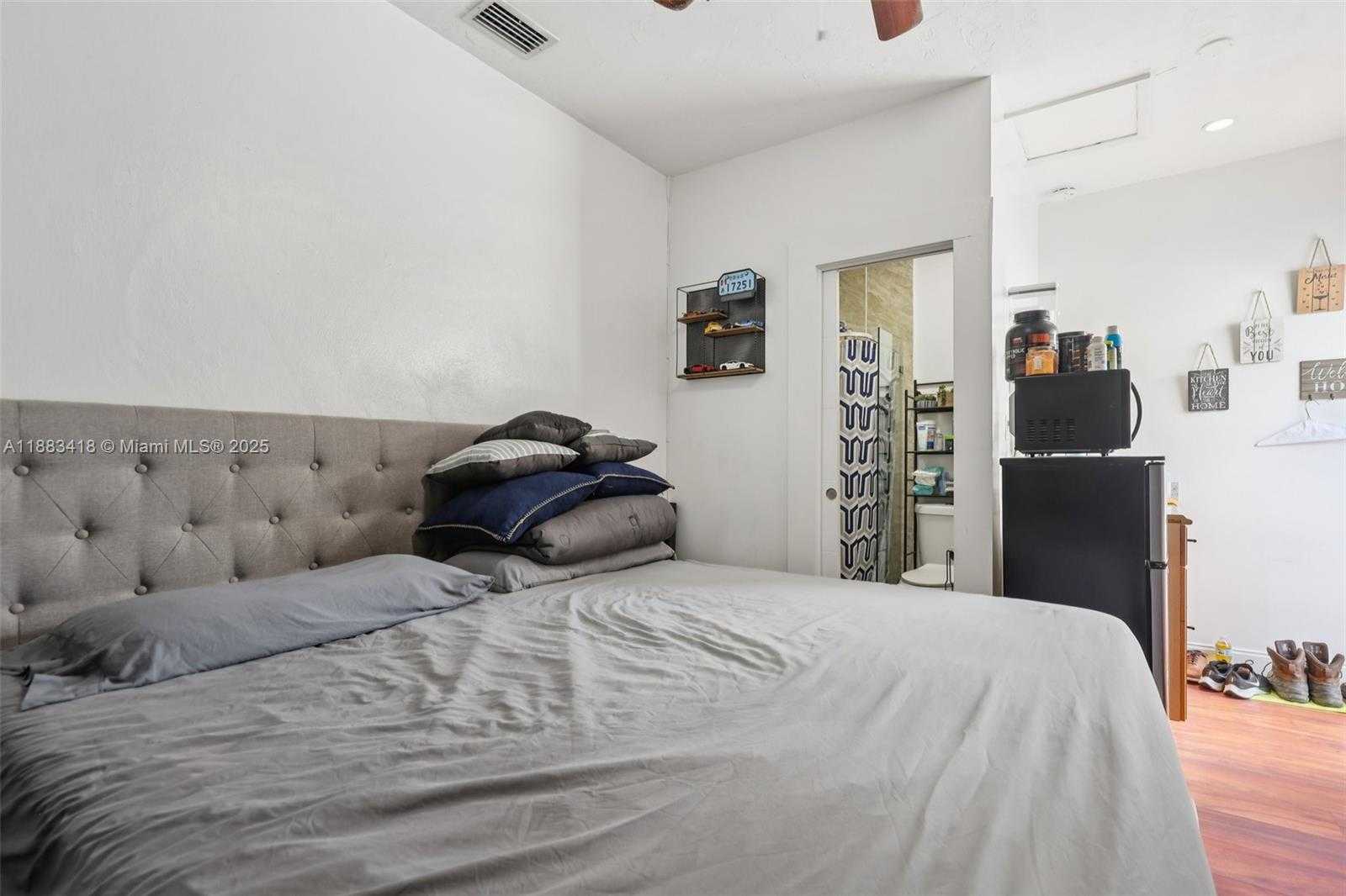 Small Image of 7952 SHALIMAR ST, Miramar Number 41
