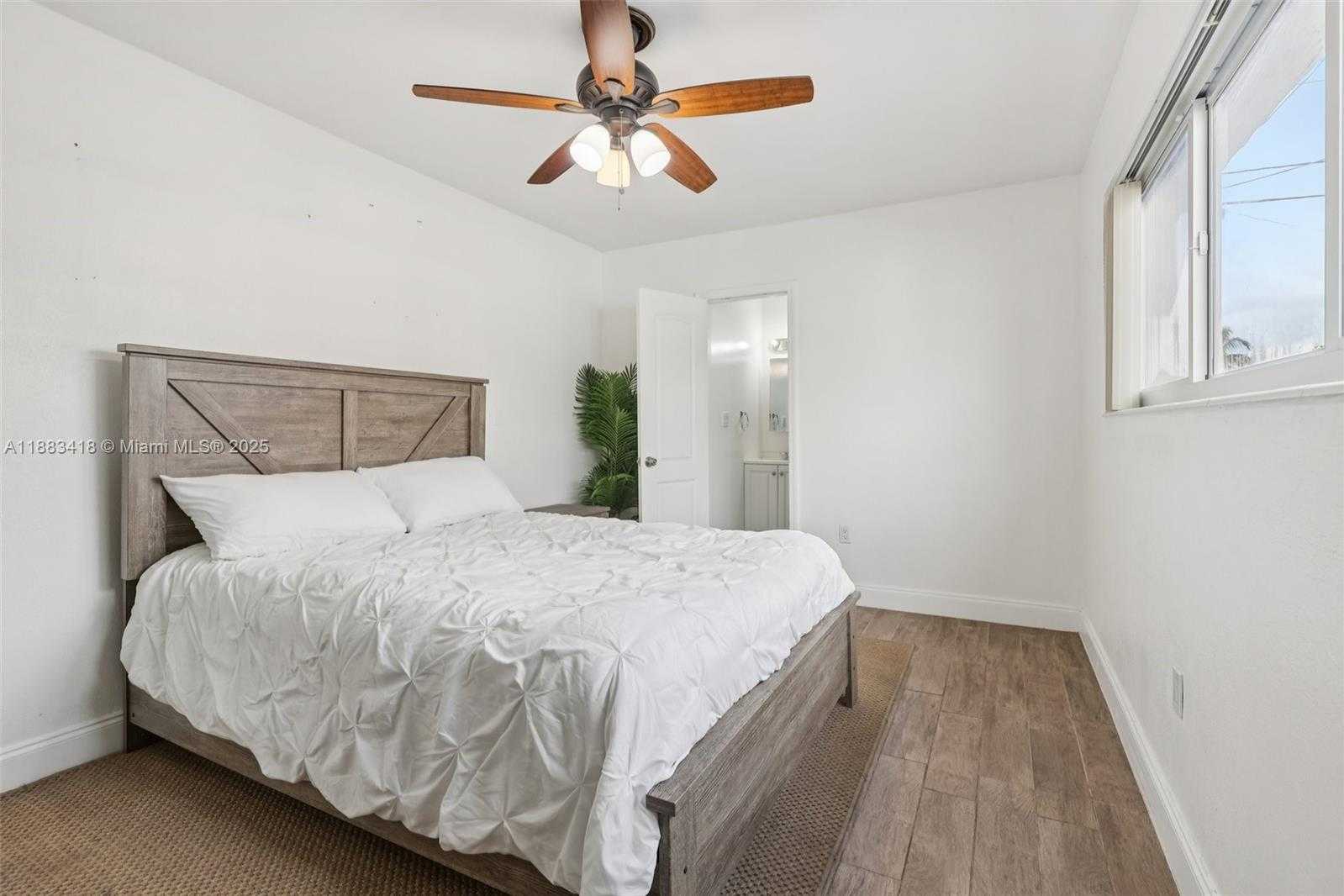 Small Image of 7952 SHALIMAR ST, Miramar Number 44
