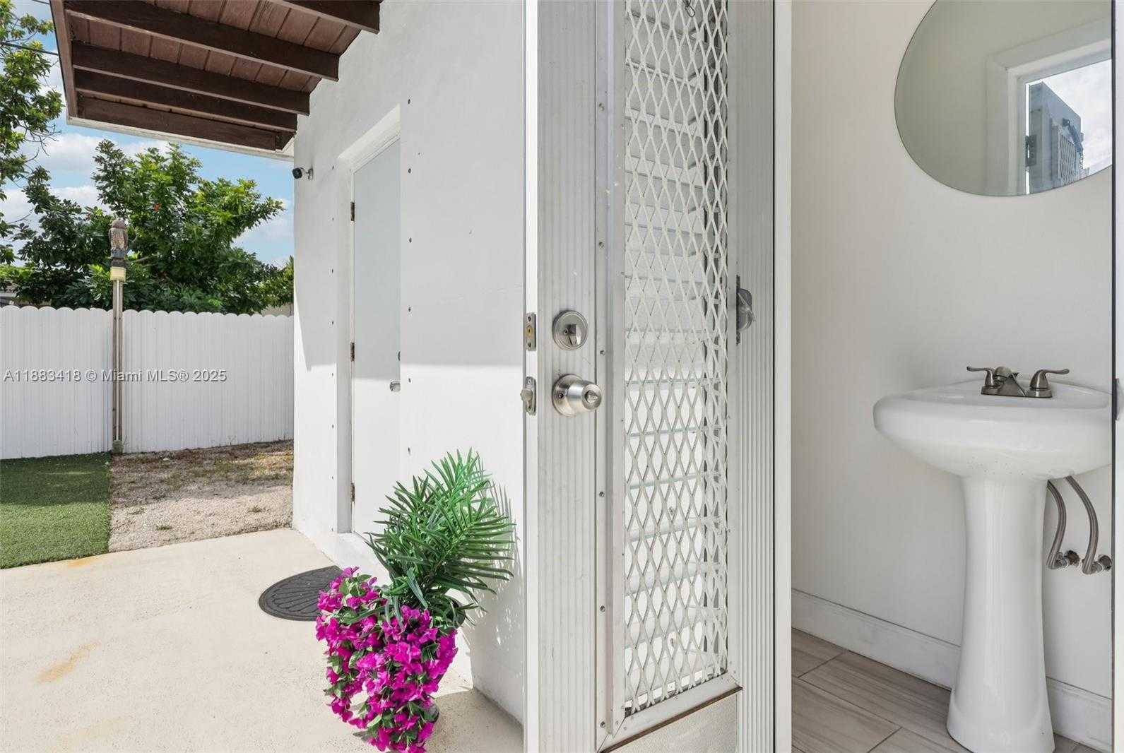 Small Image of 7952 SHALIMAR ST, Miramar Number 45