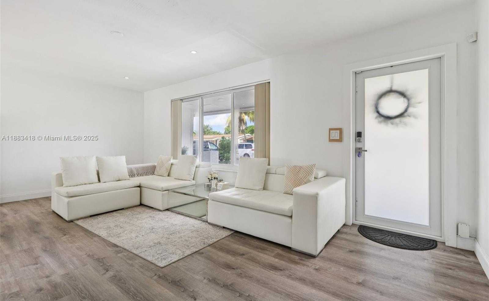 Small Image of 7952 SHALIMAR ST, Miramar Number 5