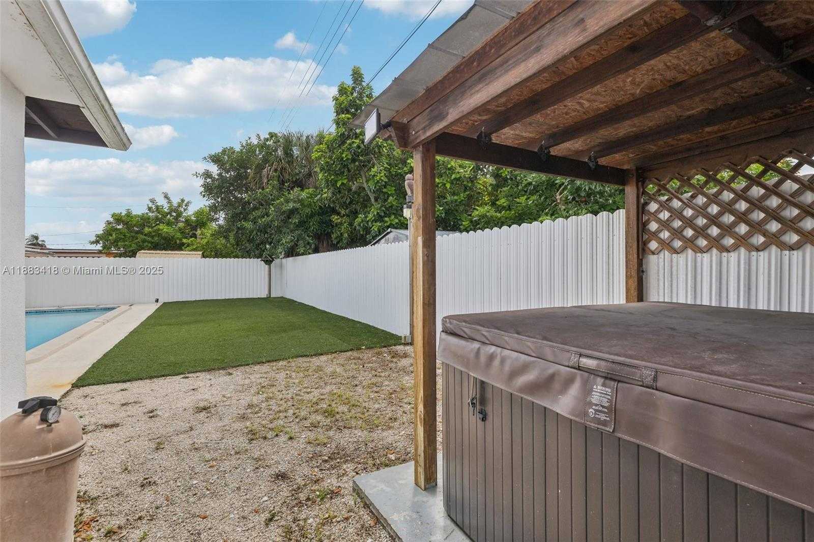 Small Image of 7952 SHALIMAR ST, Miramar Number 56