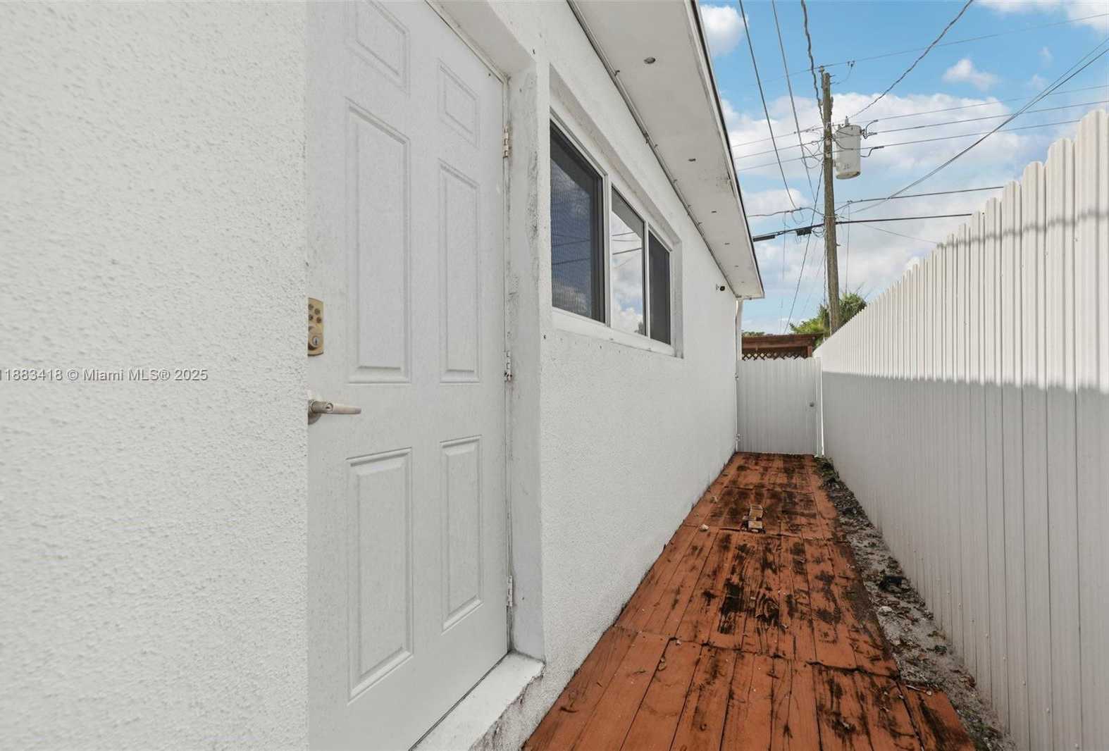 Small Image of 7952 SHALIMAR ST, Miramar Number 59