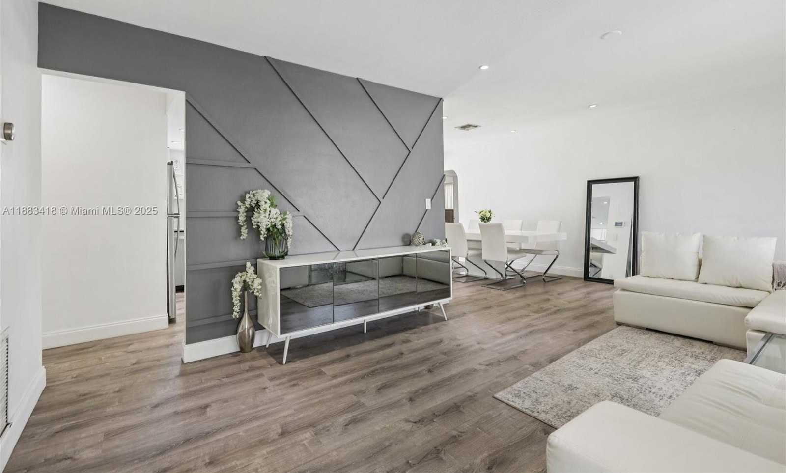 Small Image of 7952 SHALIMAR ST, Miramar Number 6