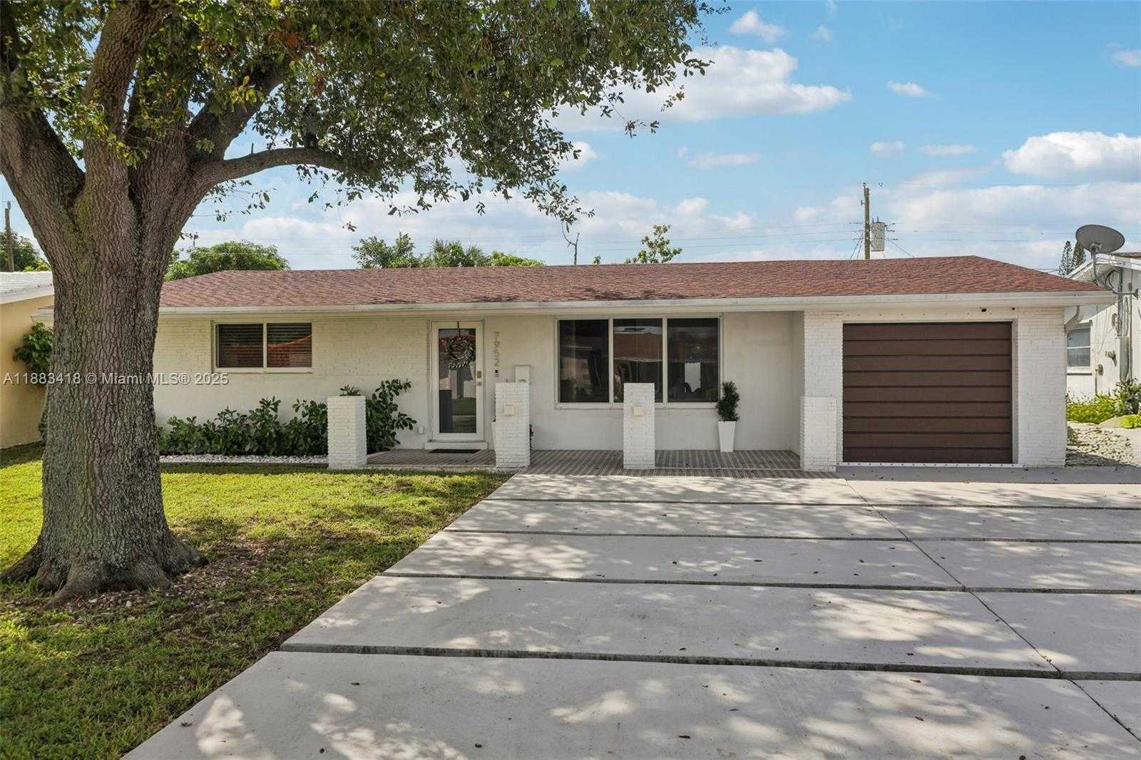 Small Image of 7952 SHALIMAR ST, Miramar Number 60