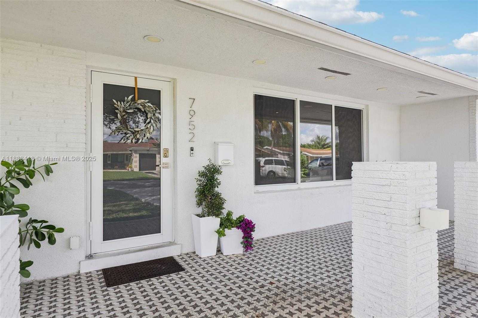 Small Image of 7952 SHALIMAR ST, Miramar Number 62