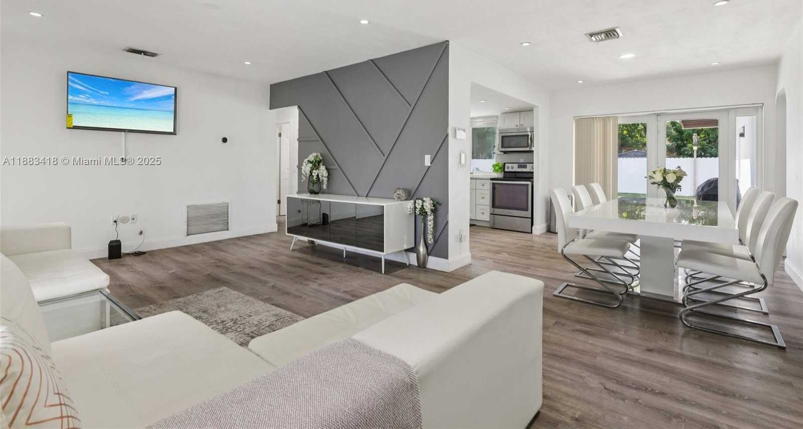 Small Image of 7952 SHALIMAR ST, Miramar Number 7