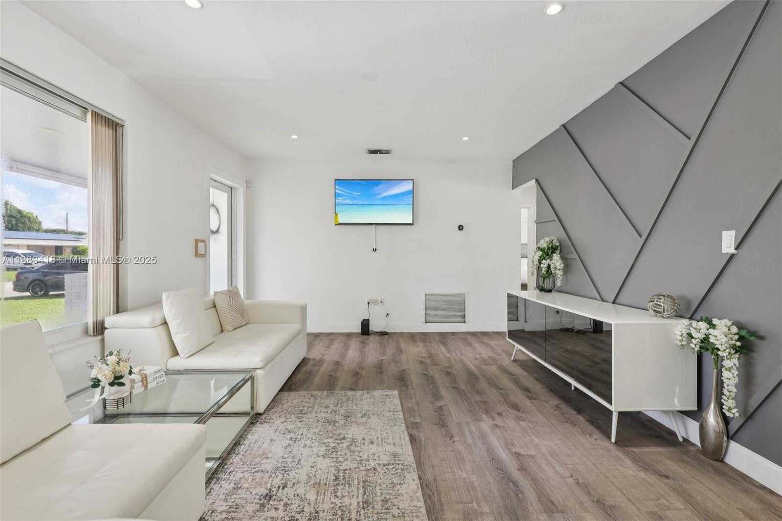 Small Image of 7952 SHALIMAR ST, Miramar Number 8
