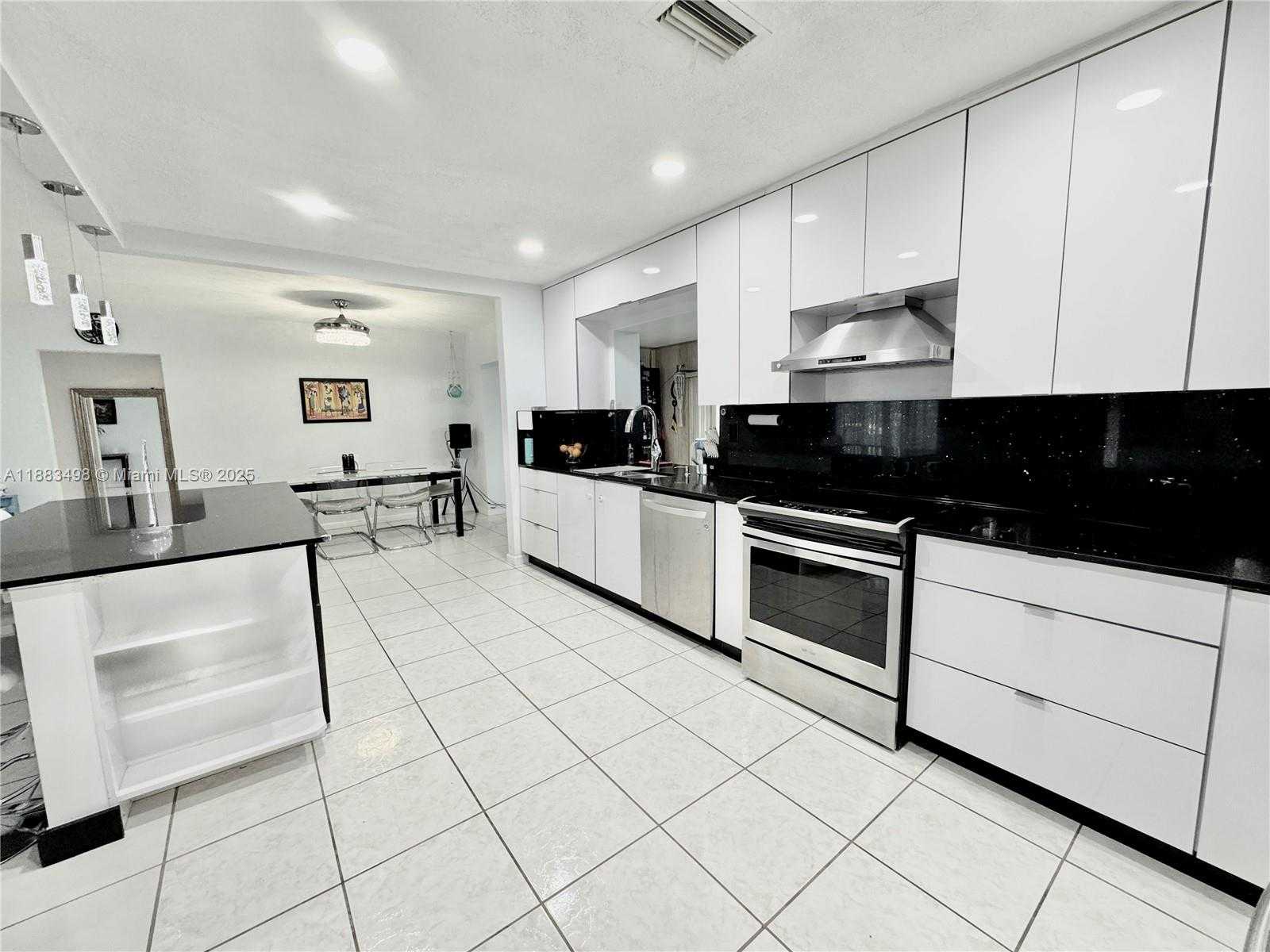Small Image of 7005 NORTH WEST 94TH AVE, Tamarac Number 18