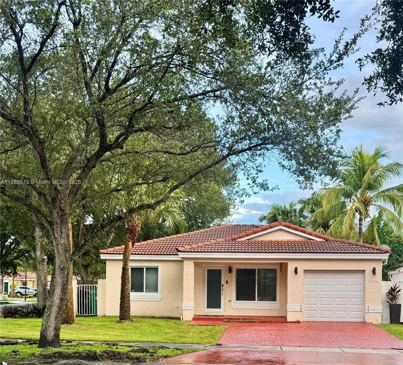 Small Image of 9038 NORTH WEST 193RD TER, Hialeah Number 2
