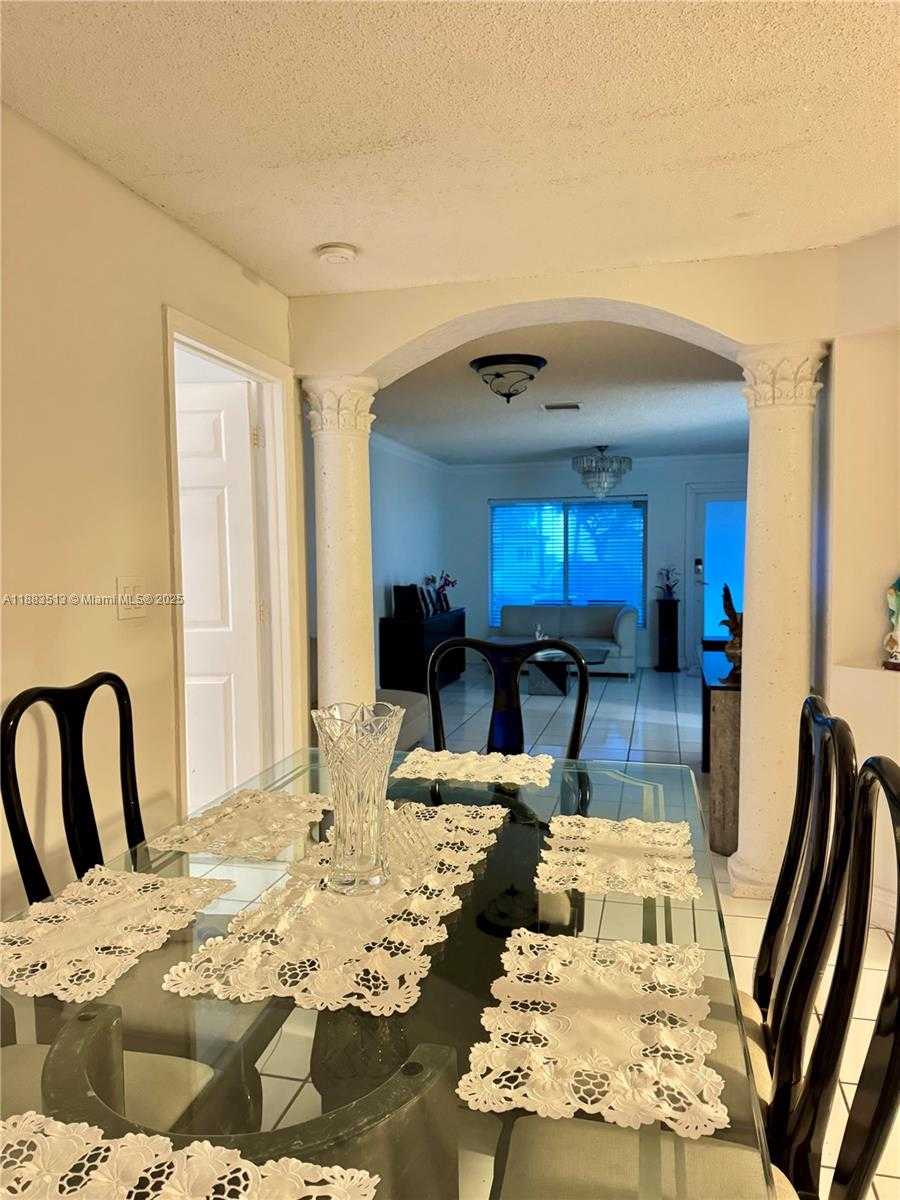 Small Image of 9038 NORTH WEST 193RD TER, Hialeah Number 4