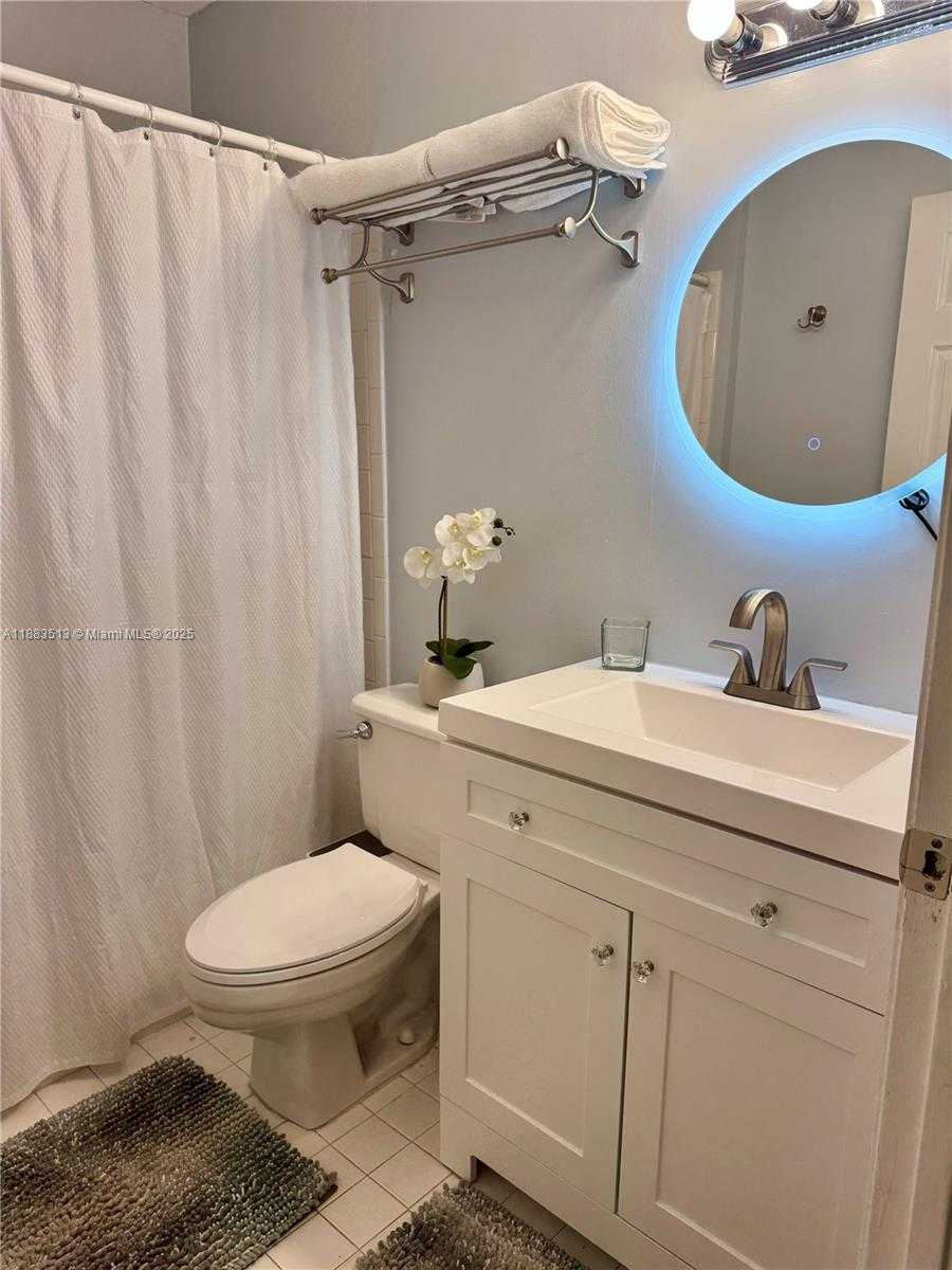 Small Image of 9038 NORTH WEST 193RD TER, Hialeah Number 6