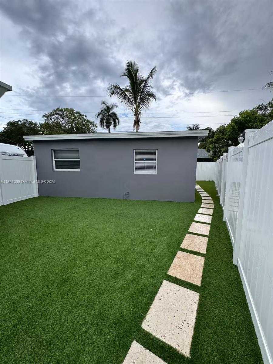 Small Image of 1906 SOUTH WEST 28TH ST, Fort Lauderdale Number 24