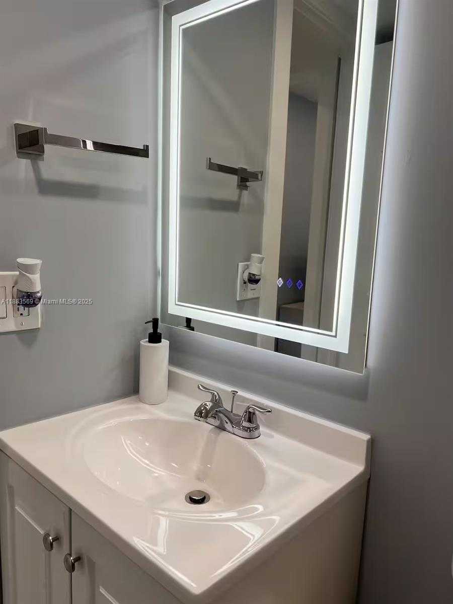 Small Image of 1906 SOUTH WEST 28TH ST, Fort Lauderdale Number 28