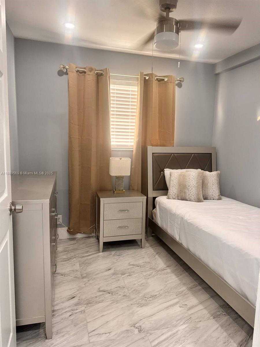 Small Image of 1906 SOUTH WEST 28TH ST, Fort Lauderdale Number 36