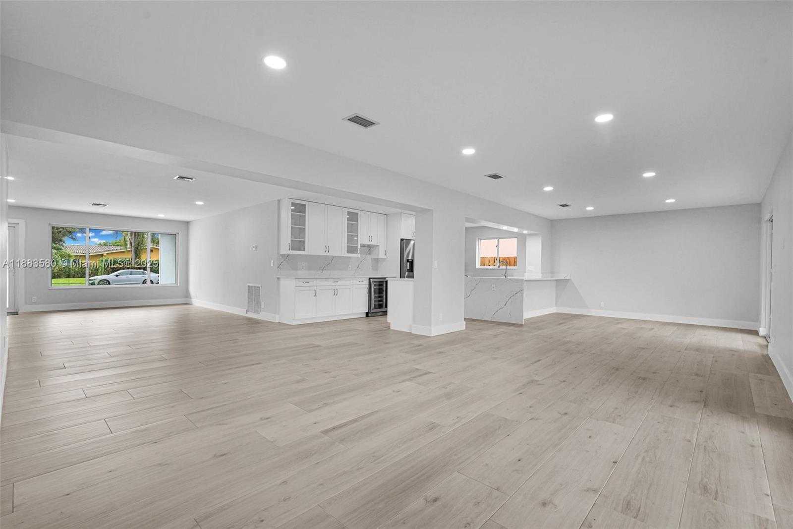 Small Image of 3805 LINCOLN ST, Hollywood Number 10