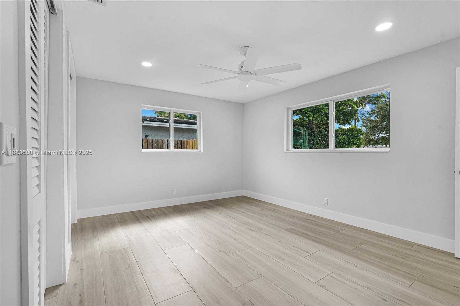 Small Image of 3805 LINCOLN ST, Hollywood Number 12