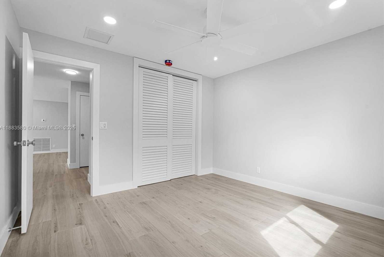Small Image of 3805 LINCOLN ST, Hollywood Number 20