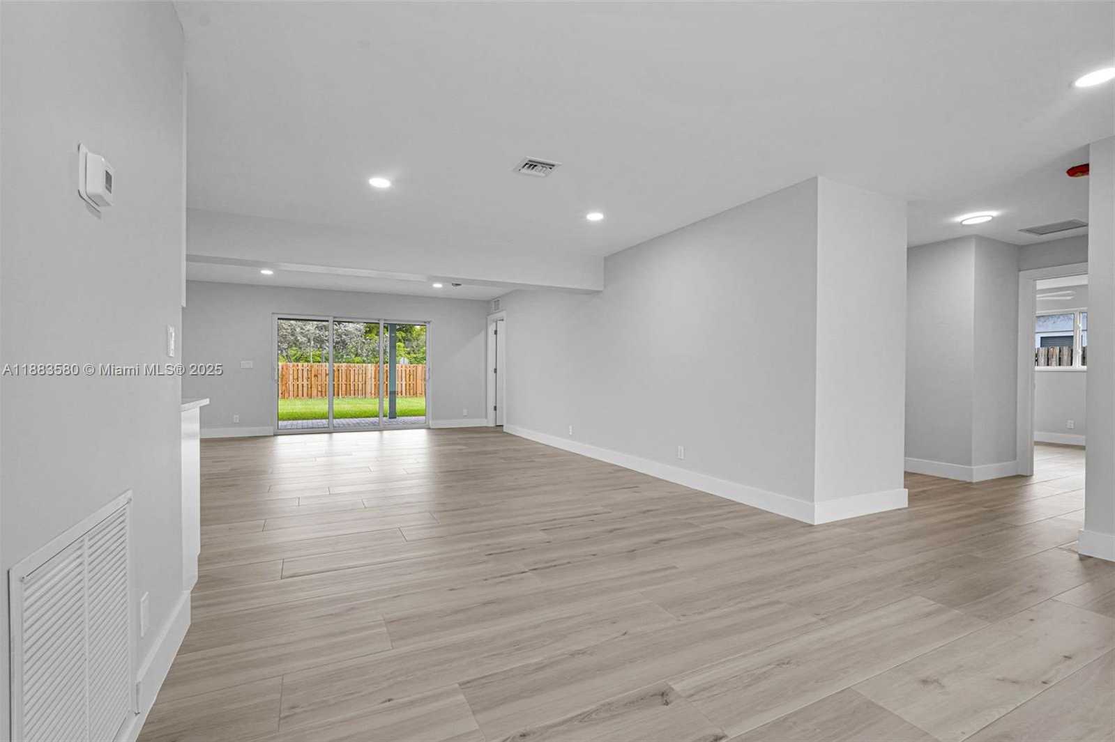 Small Image of 3805 LINCOLN ST, Hollywood Number 26