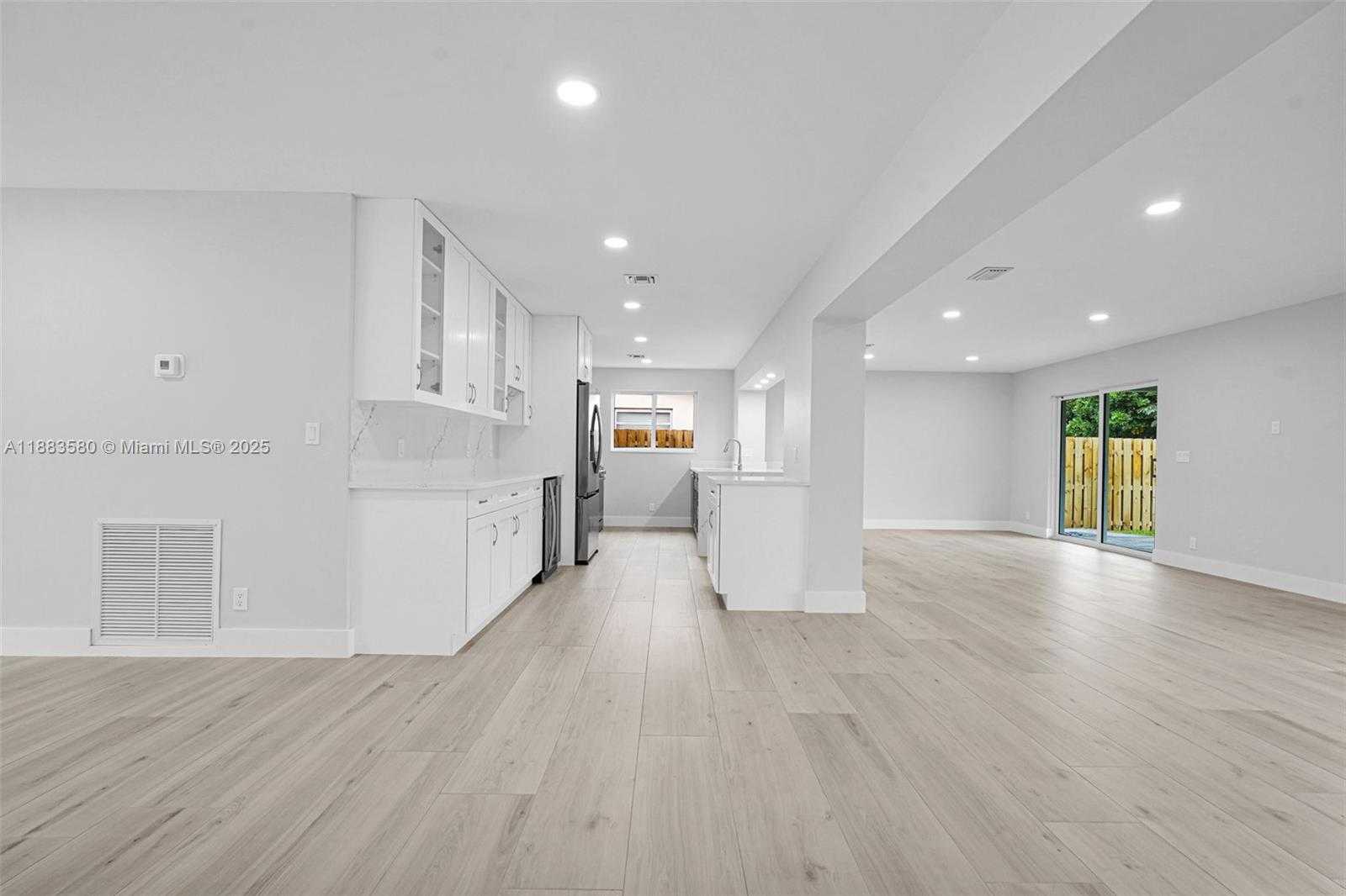 Small Image of 3805 LINCOLN ST, Hollywood Number 28