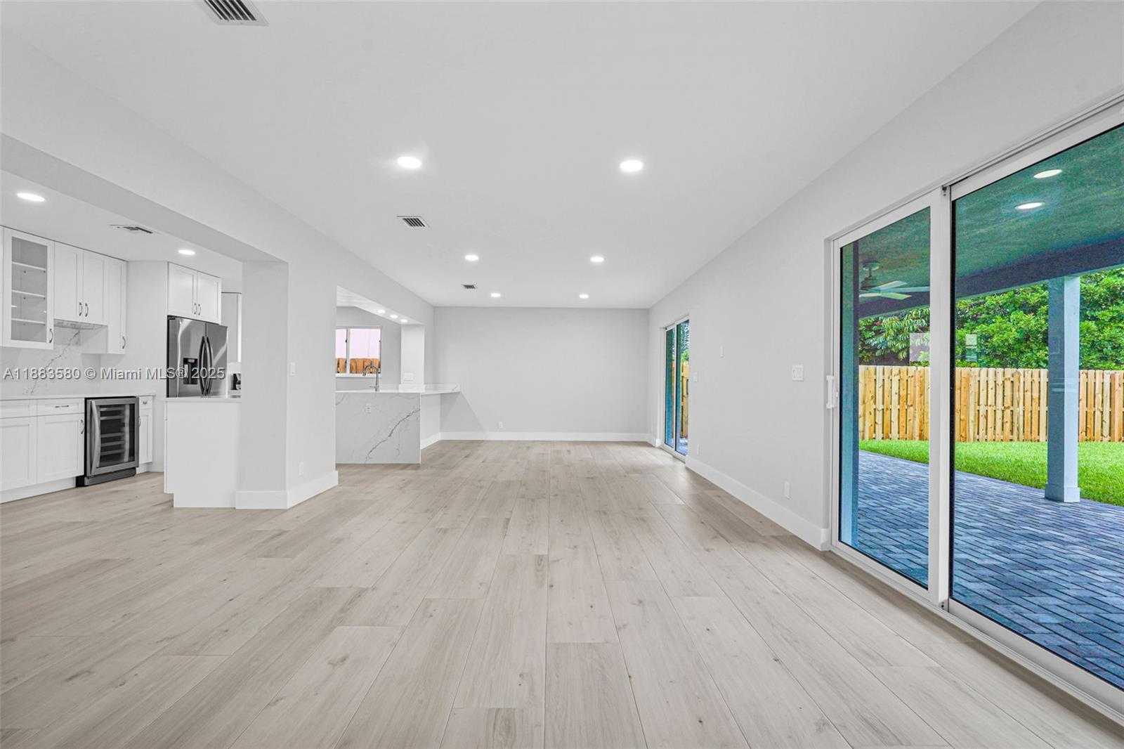 Small Image of 3805 LINCOLN ST, Hollywood Number 30