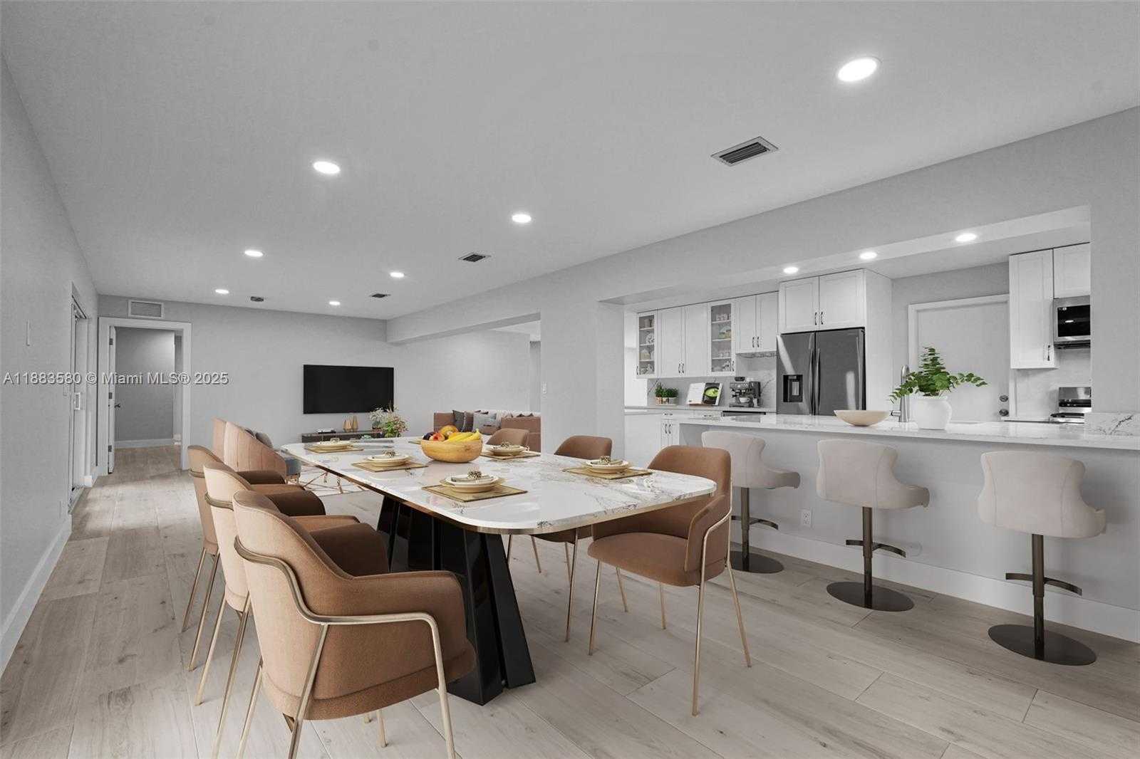 Small Image of 3805 LINCOLN ST, Hollywood Number 4