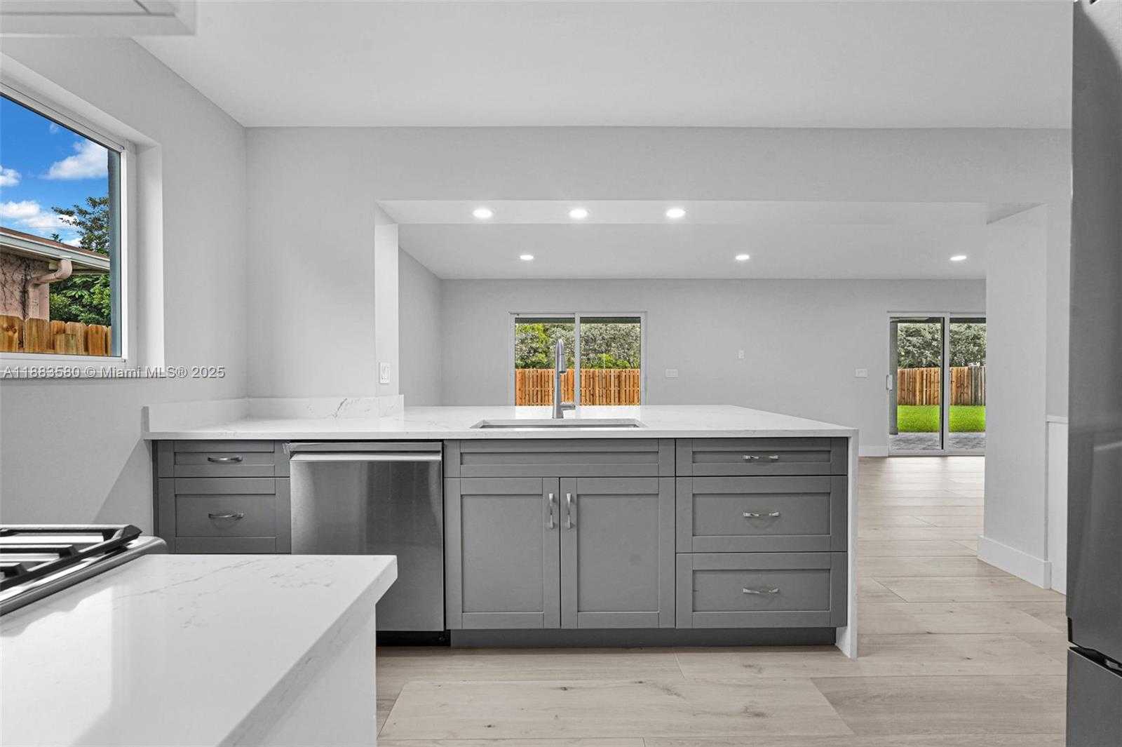 Small Image of 3805 LINCOLN ST, Hollywood Number 44