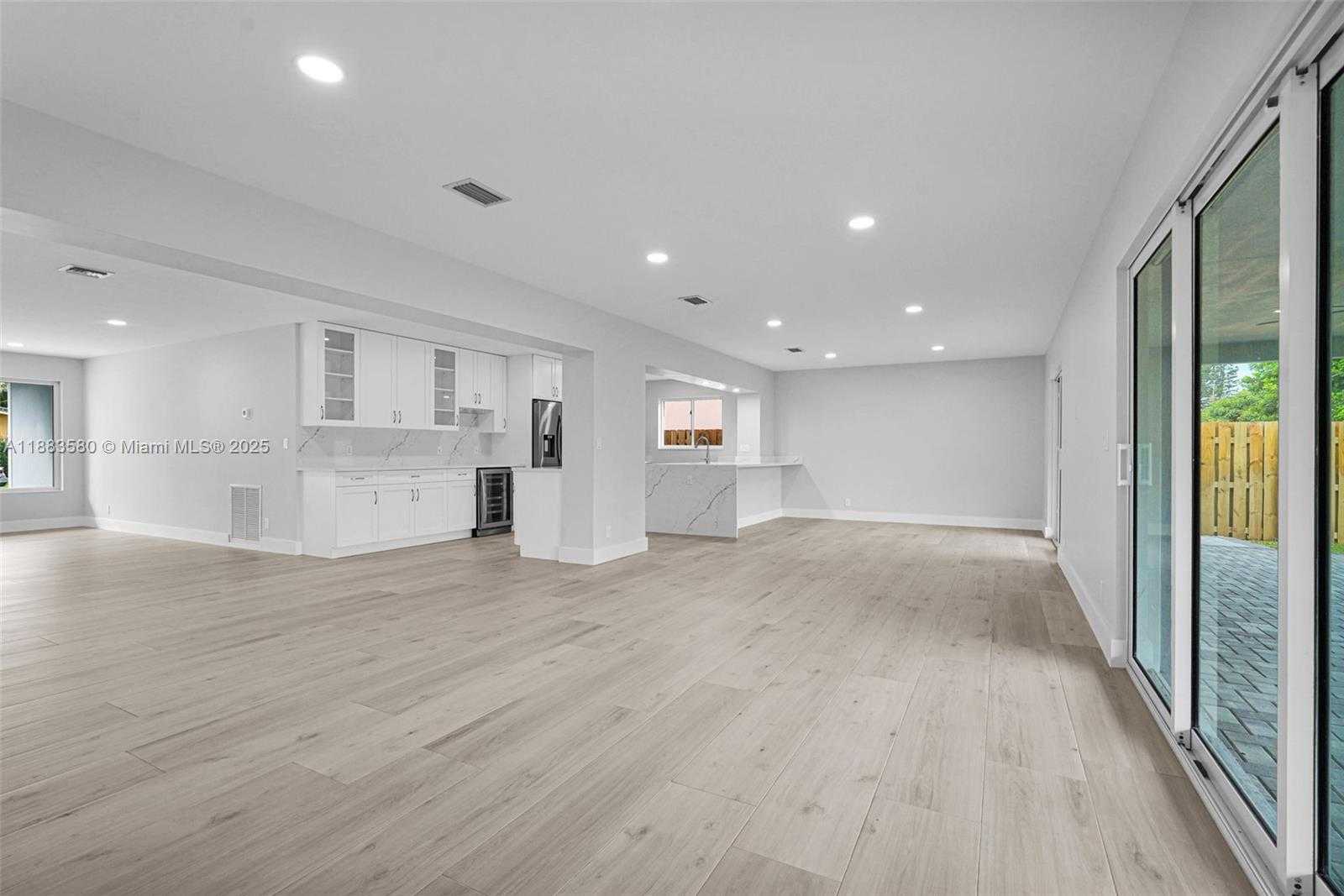 Small Image of 3805 LINCOLN ST, Hollywood Number 48