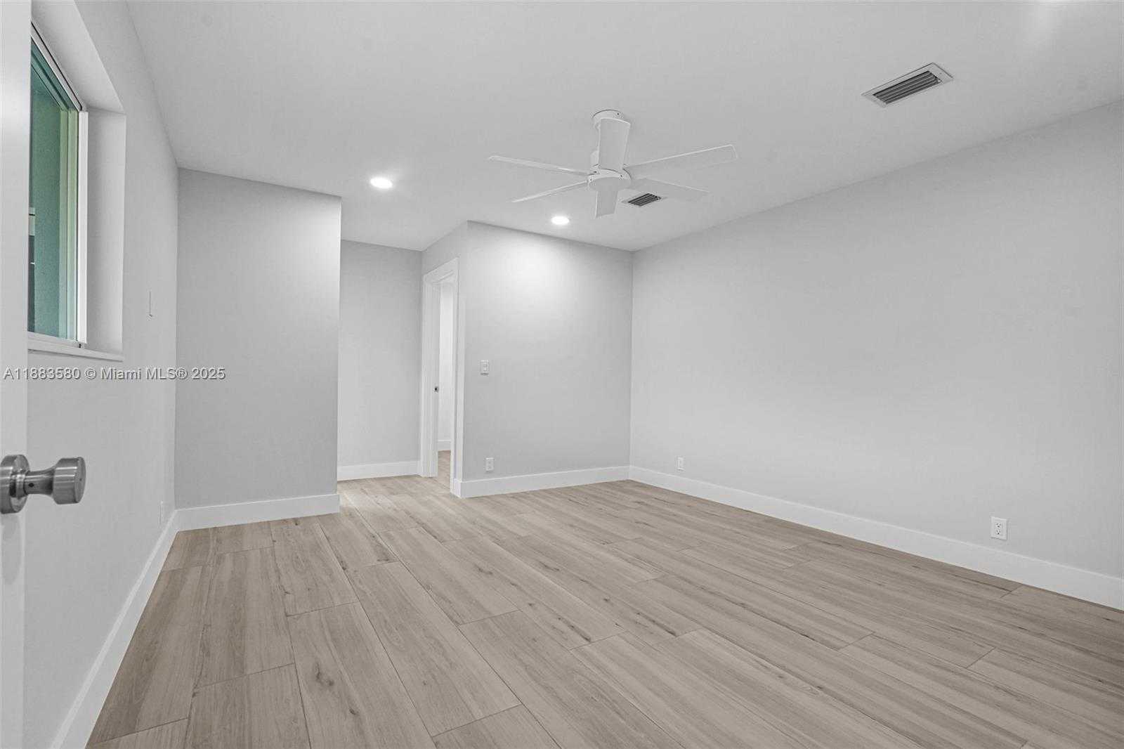 Small Image of 3805 LINCOLN ST, Hollywood Number 49