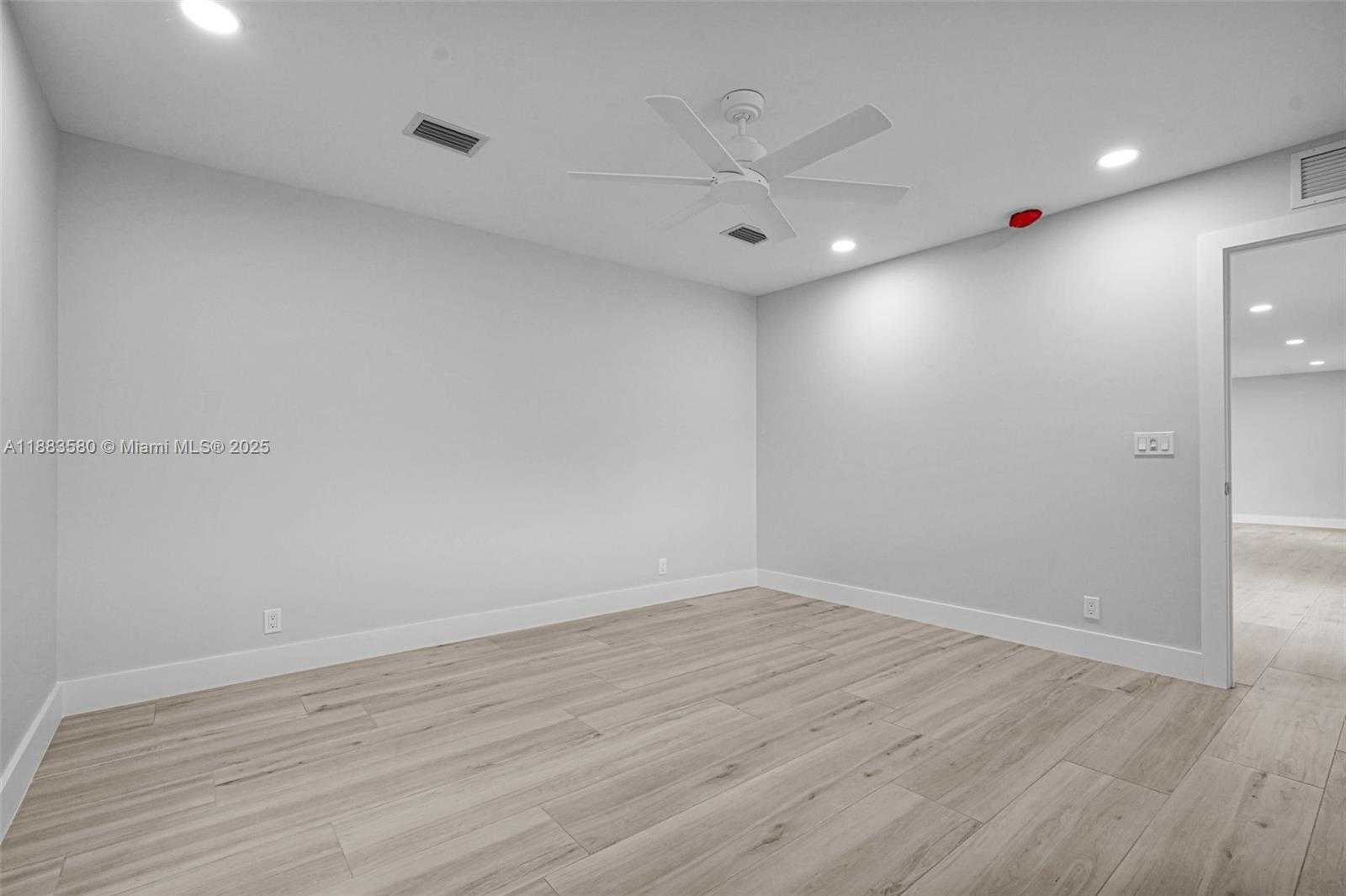 Small Image of 3805 LINCOLN ST, Hollywood Number 50
