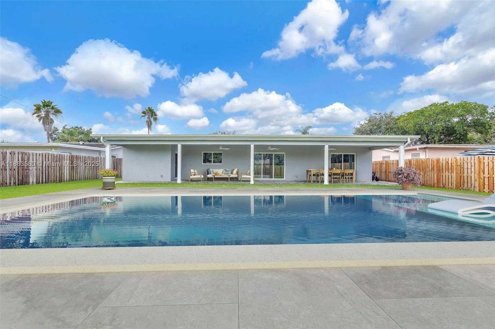 Small Image of 3805 LINCOLN ST, Hollywood Number 6