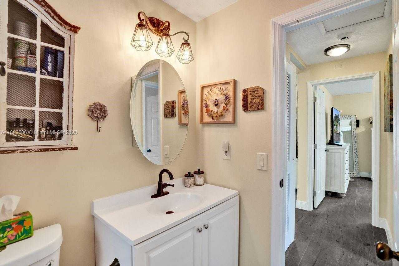 Small Image of 1110 SOUTH WEST 32ND ST, Fort Lauderdale Number 19