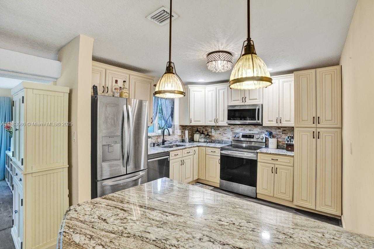 Small Image of 1110 SOUTH WEST 32ND ST, Fort Lauderdale Number 4