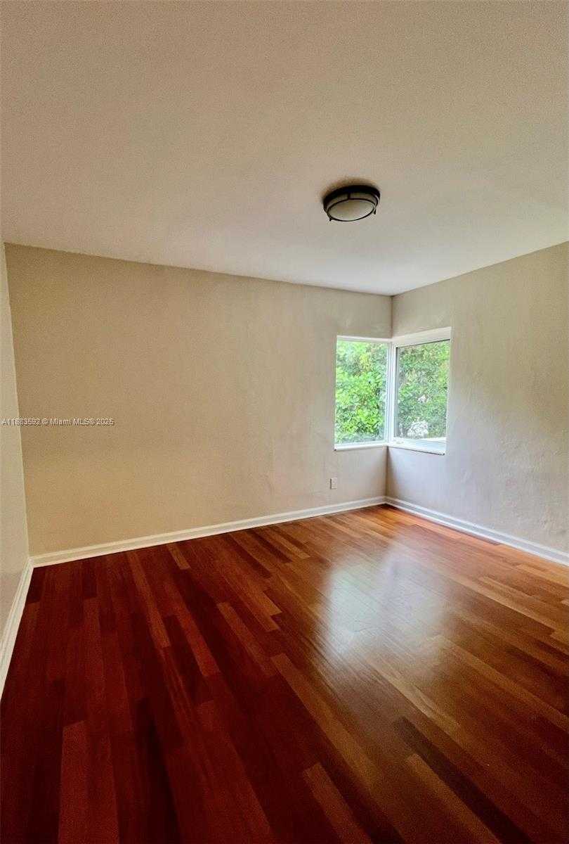 Small Image of 1154 BIARRITZ DR, Miami Beach Number 11