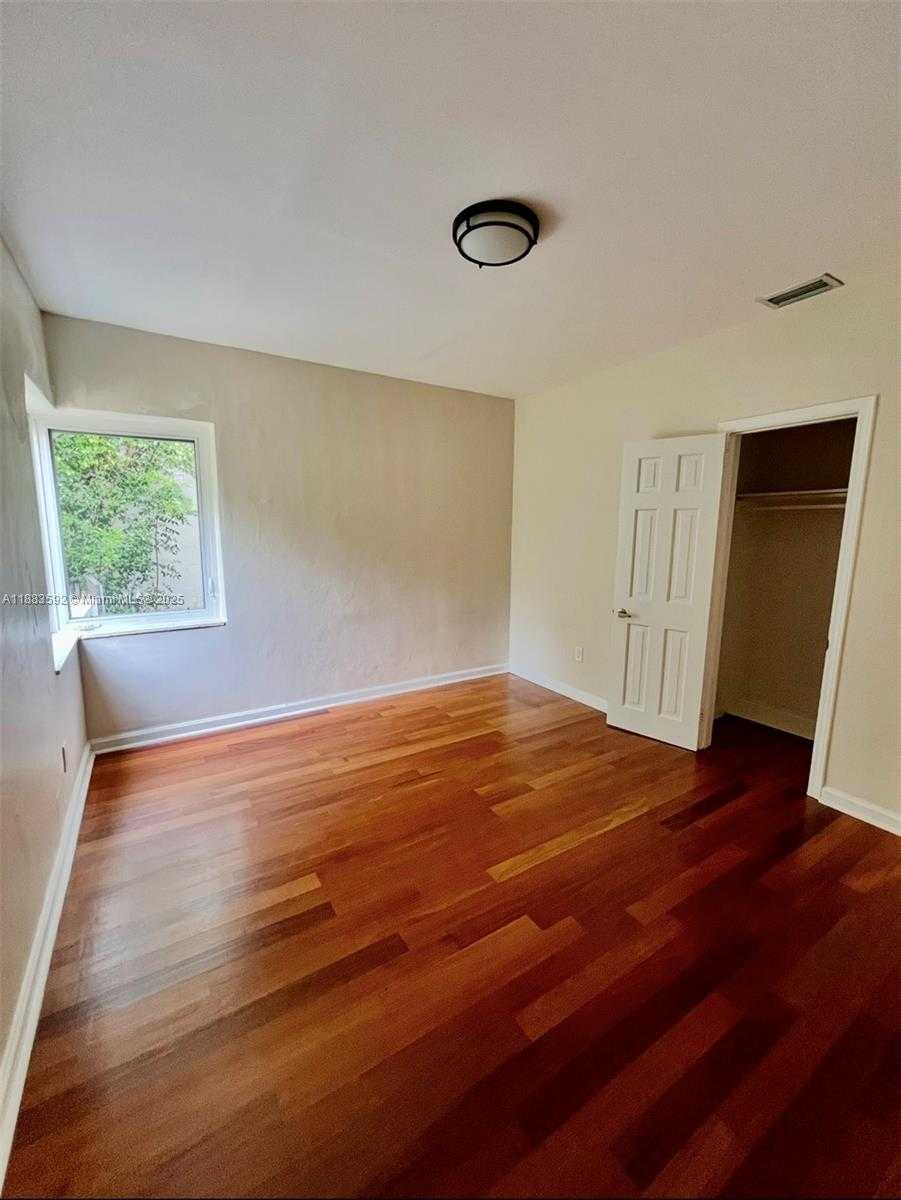 Small Image of 1154 BIARRITZ DR, Miami Beach Number 12