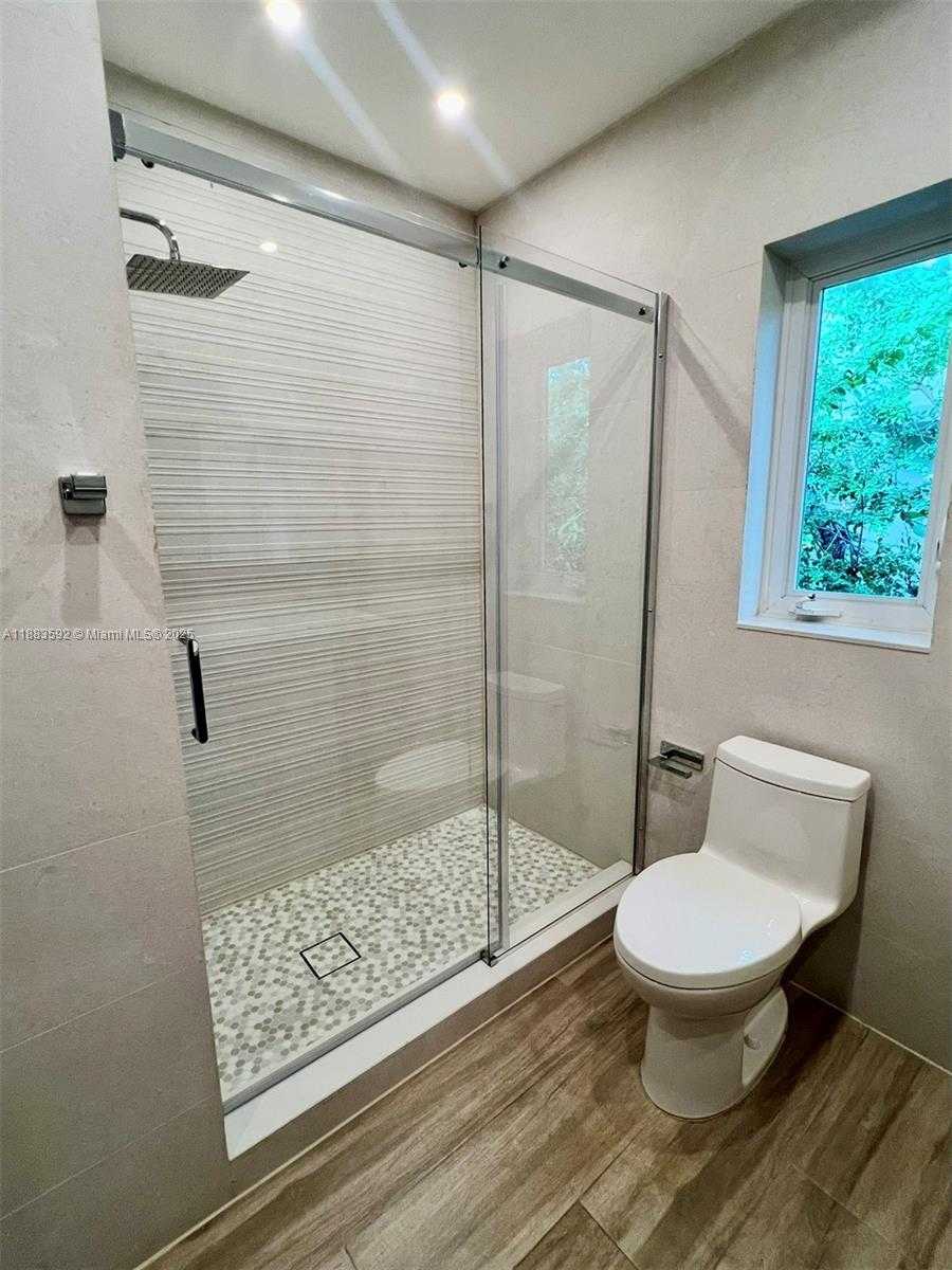 Small Image of 1154 BIARRITZ DR, Miami Beach Number 15