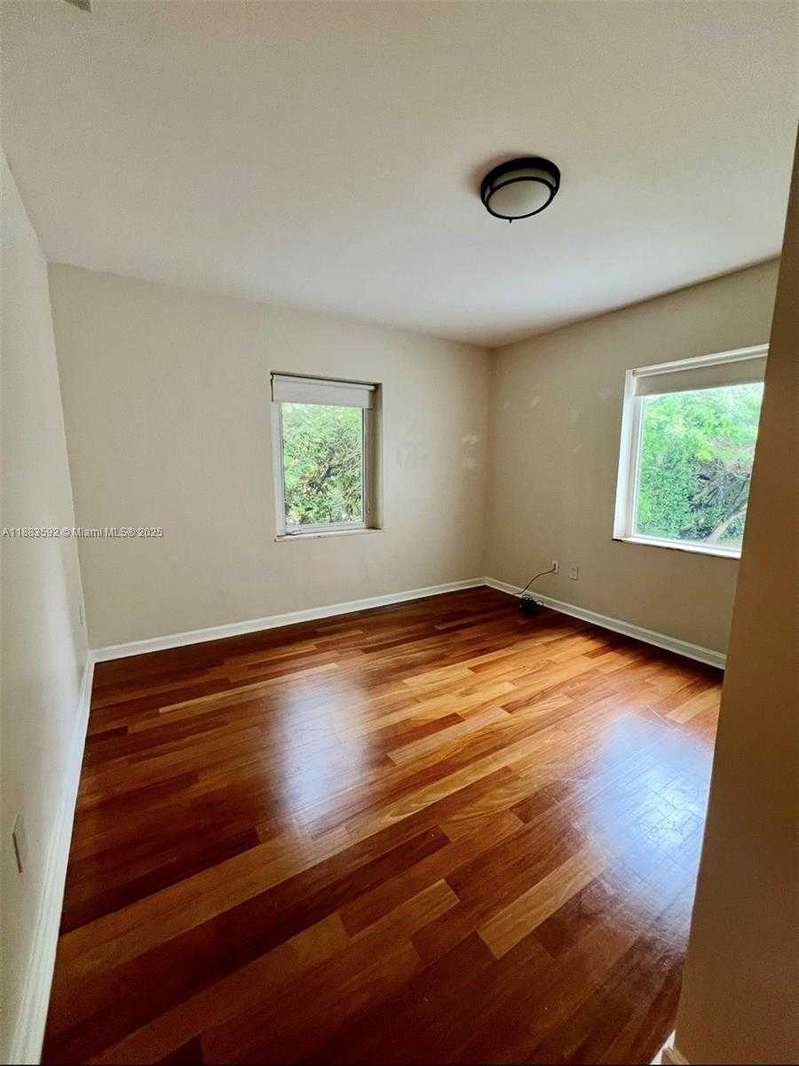 Small Image of 1154 BIARRITZ DR, Miami Beach Number 16