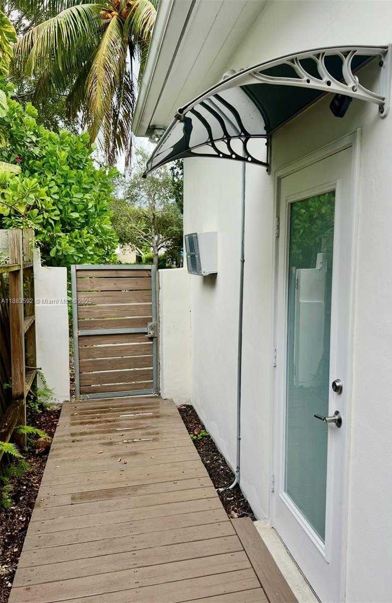 Small Image of 1154 BIARRITZ DR, Miami Beach Number 19