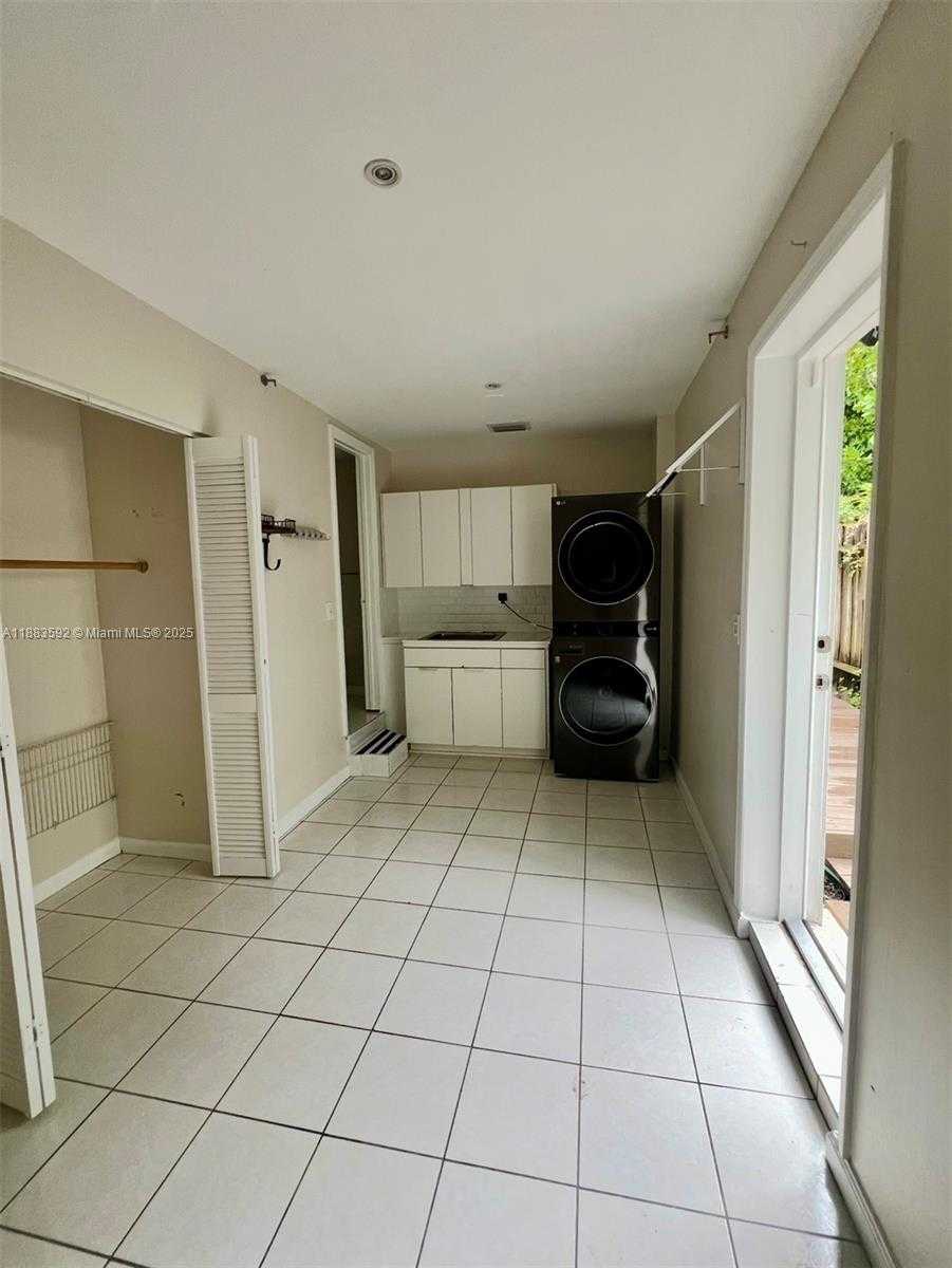 Small Image of 1154 BIARRITZ DR, Miami Beach Number 20