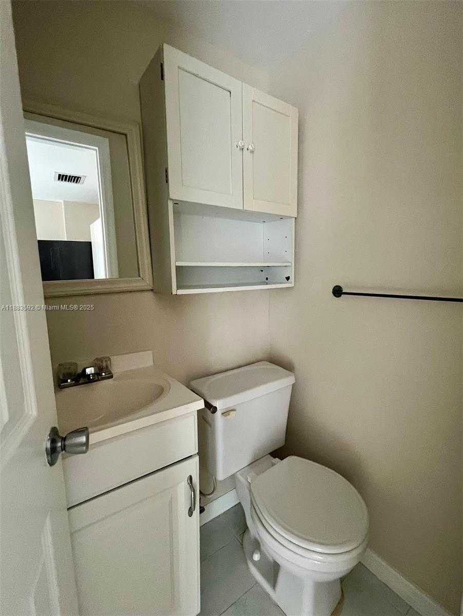 Small Image of 1154 BIARRITZ DR, Miami Beach Number 21
