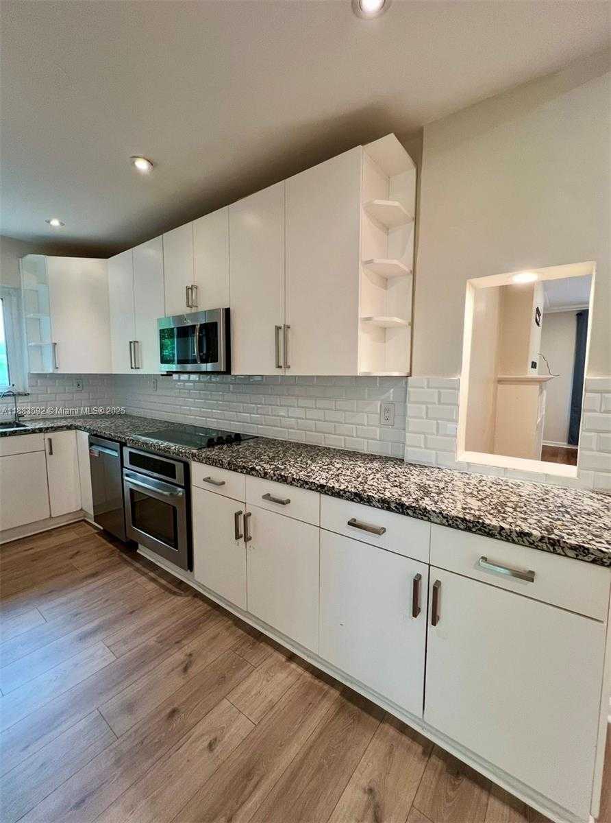 Small Image of 1154 BIARRITZ DR, Miami Beach Number 5
