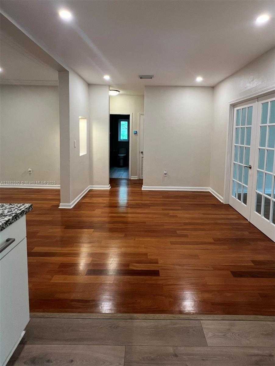 Small Image of 1154 BIARRITZ DR, Miami Beach Number 6