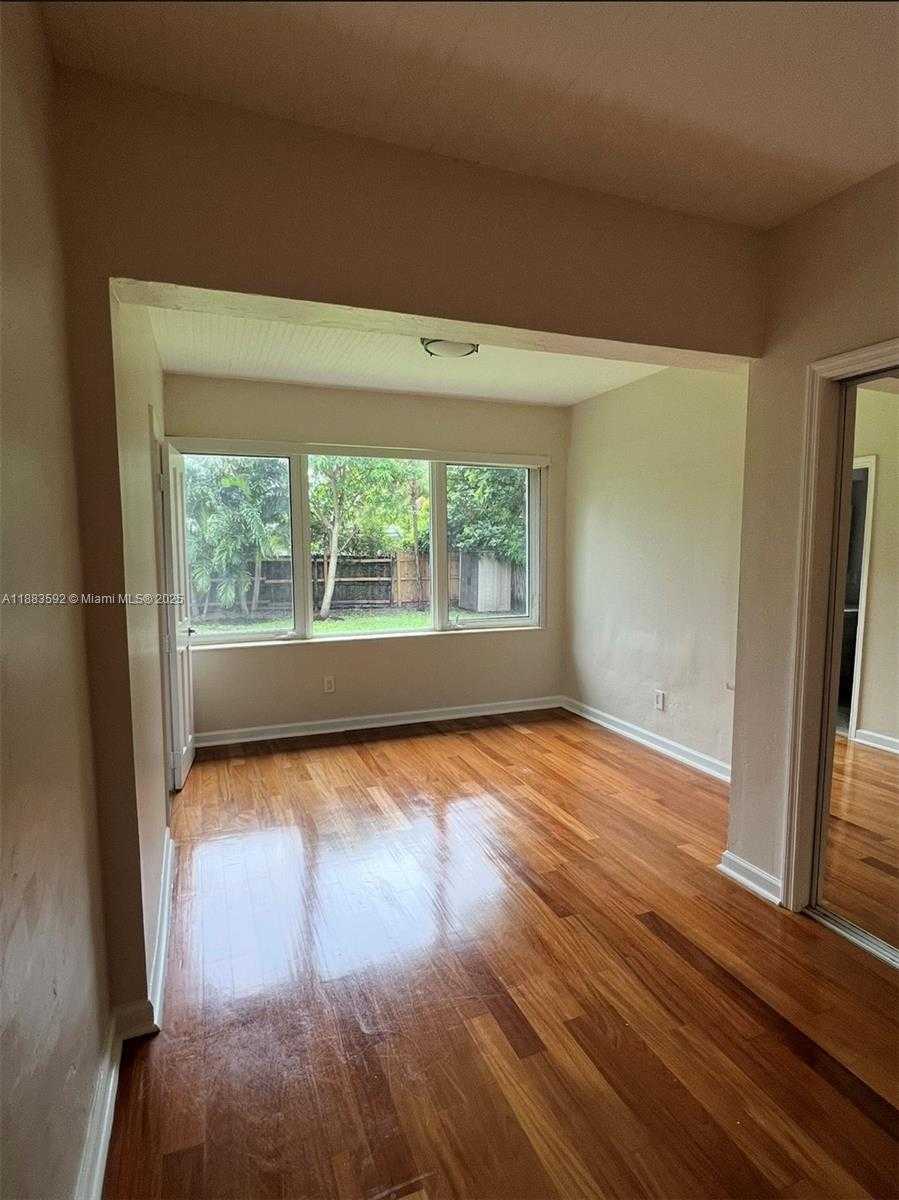 Small Image of 1154 BIARRITZ DR, Miami Beach Number 8