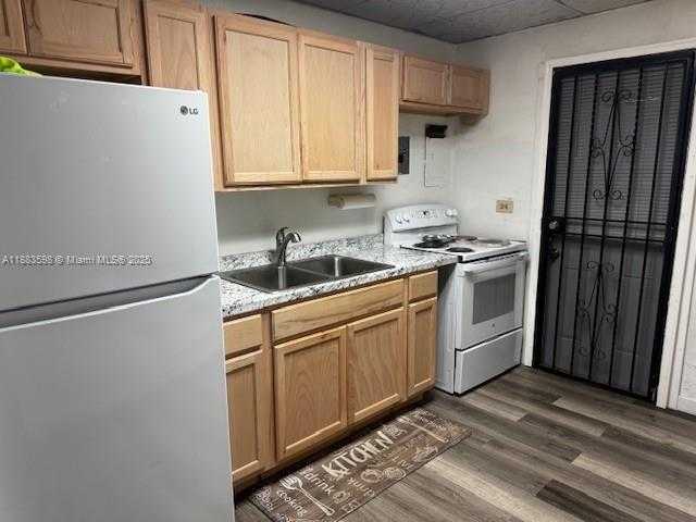 Small Image of 2450 NORTH WEST 157TH ST RD, Miami Gardens Number 10