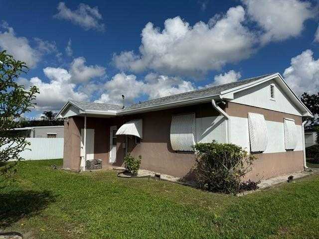 Small Image of 2450 NORTH WEST 157TH ST RD, Miami Gardens Number 4
