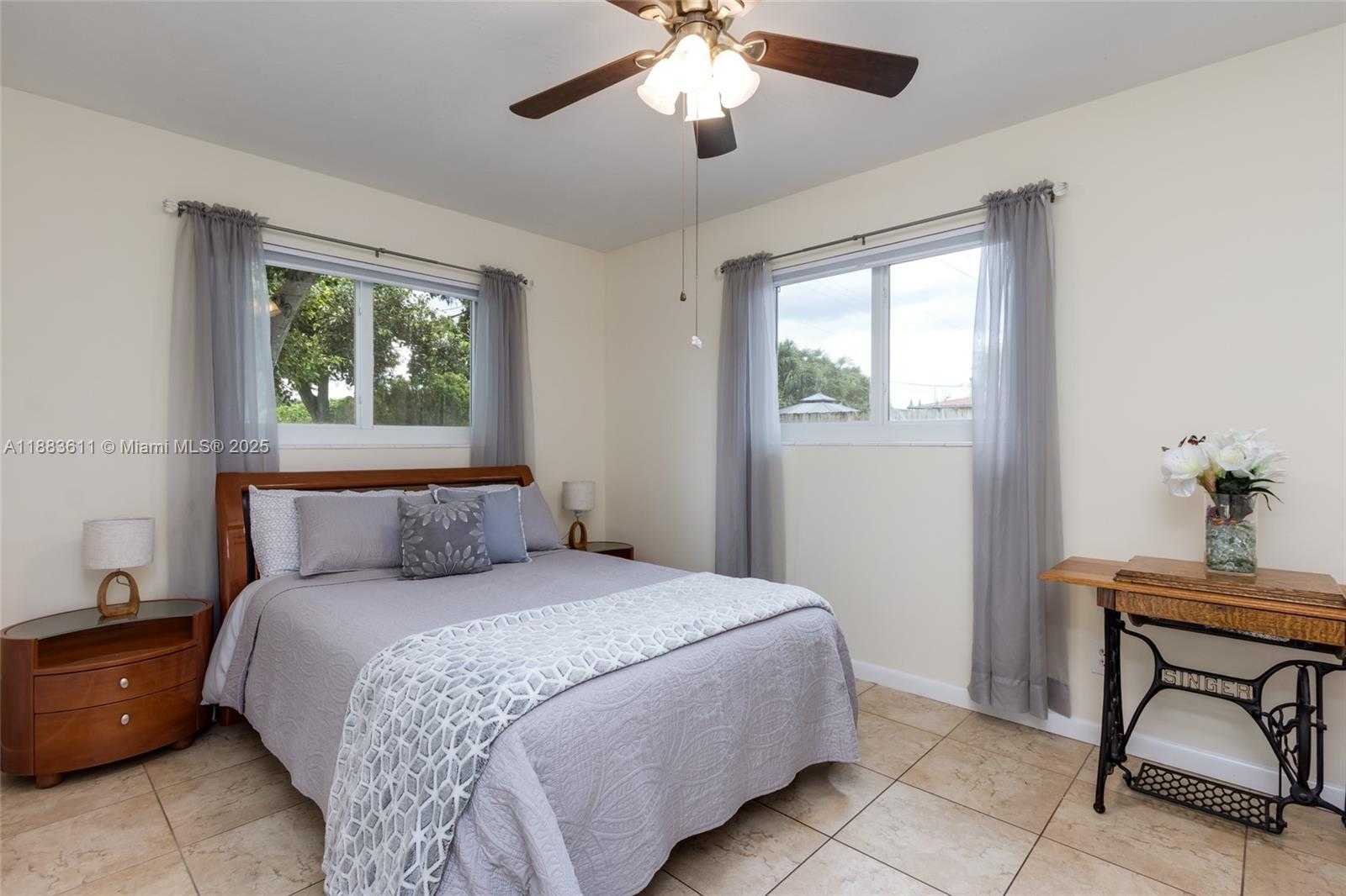 Small Image of 210 SOUTH WEST 64TH AVE, Pembroke Pines Number 16