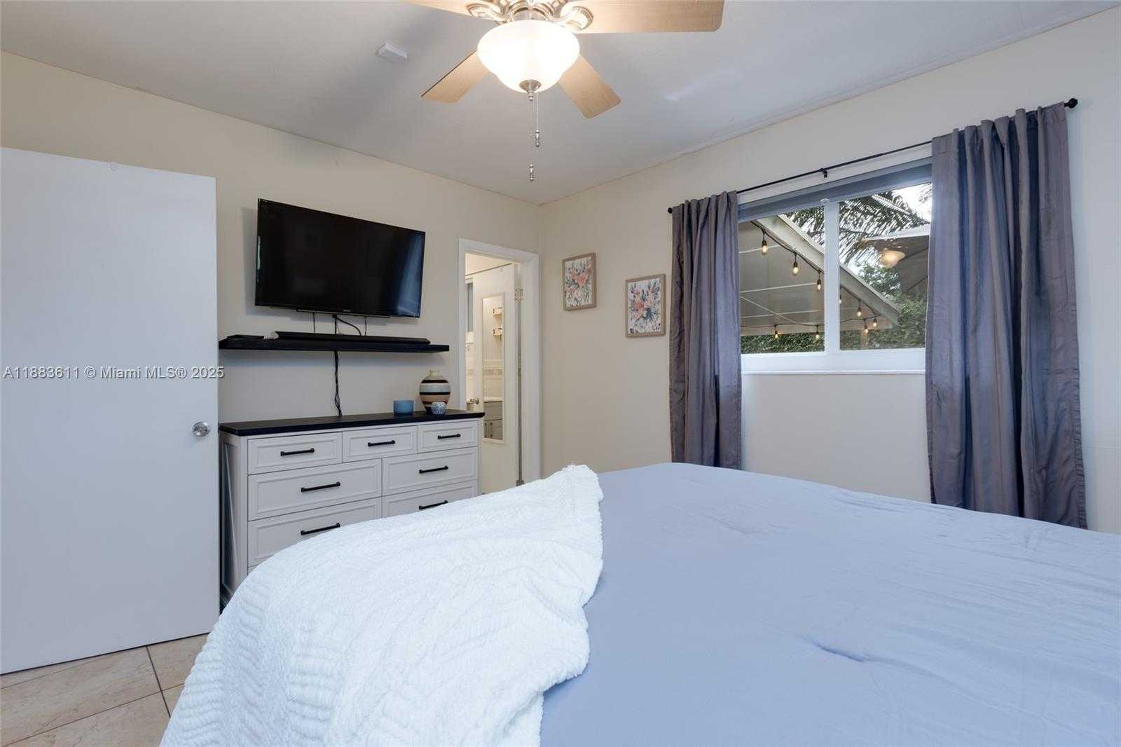 Small Image of 210 SOUTH WEST 64TH AVE, Pembroke Pines Number 18