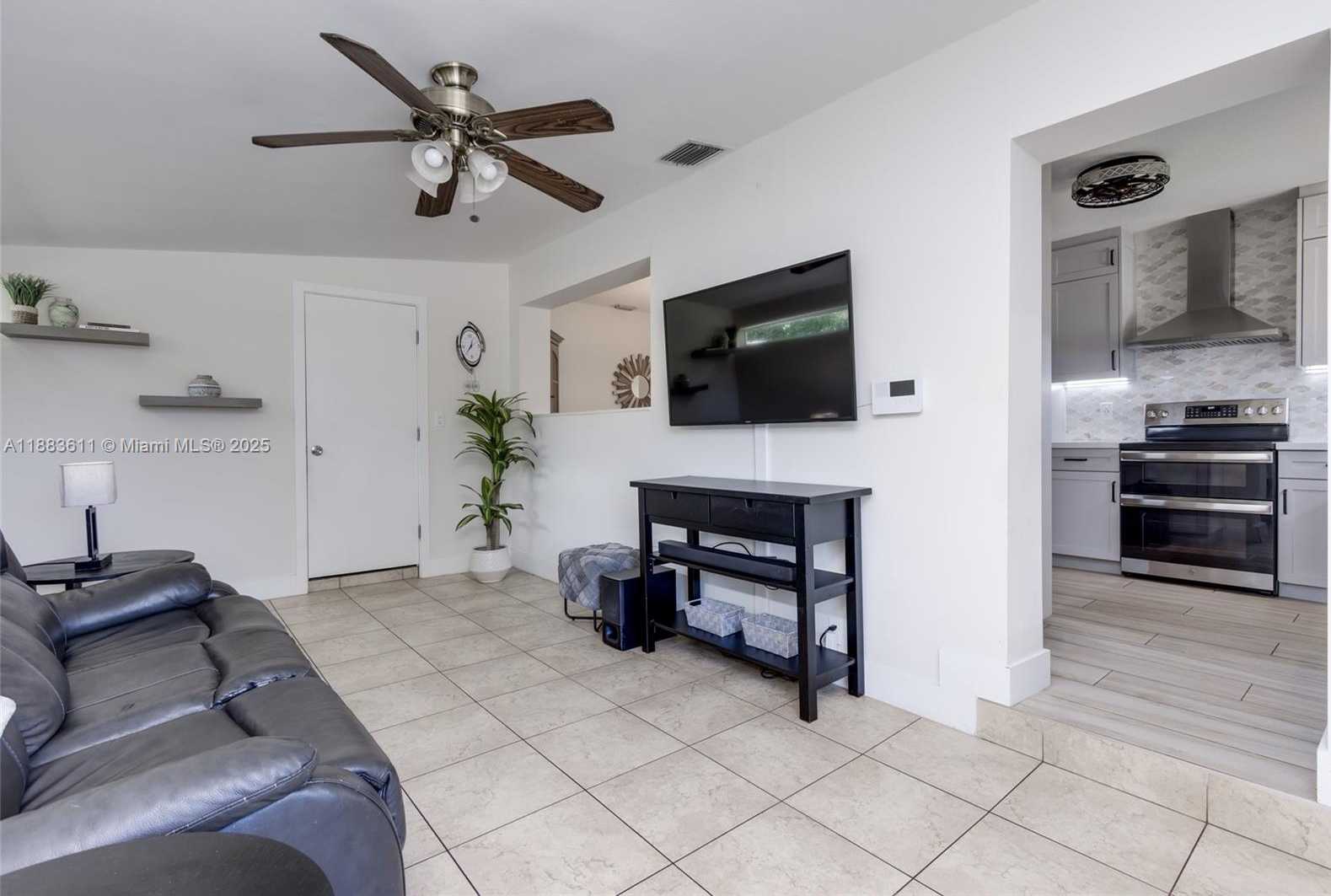 Small Image of 210 SOUTH WEST 64TH AVE, Pembroke Pines Number 2