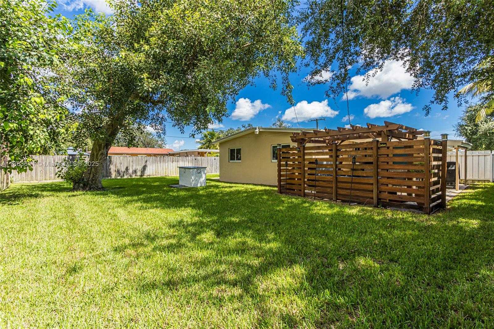 Small Image of 210 SOUTH WEST 64TH AVE, Pembroke Pines Number 25
